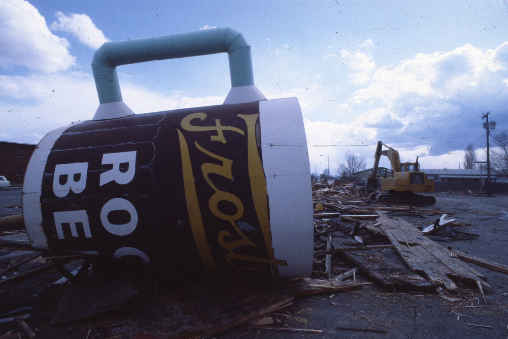 Frostop Drive-In demolition, March 29, 1984
